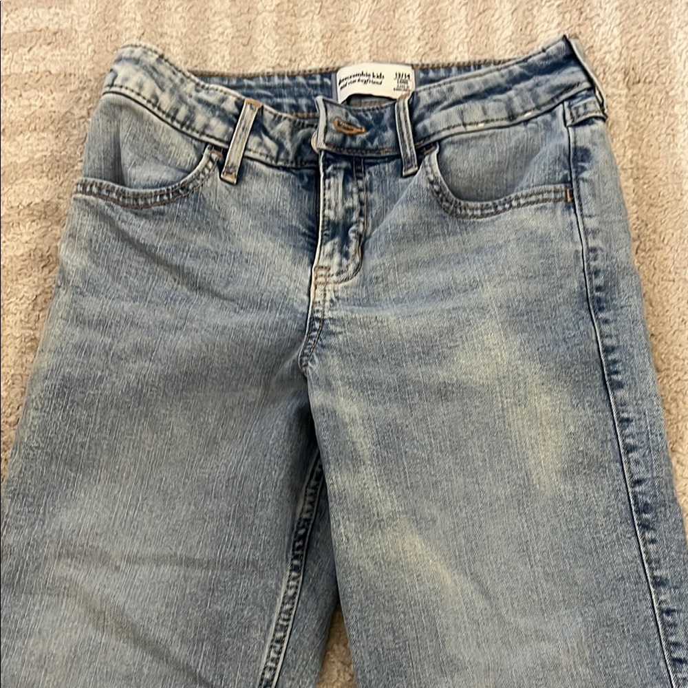 Abercrombie Kids Blue Straight Leg Jeans 
NEVER WORN. 13/14 LONG